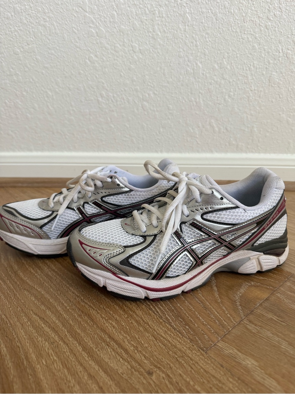 ASICS White Running Sneakers with Black & Burgundy Accents - Picture 2 of 7